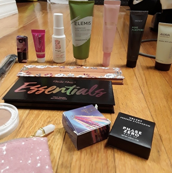 Makeup - Picture 2 of 3